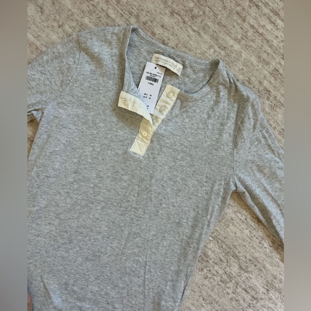 NWT Abercrombie Long Sleeve Knit Top - Light Grey